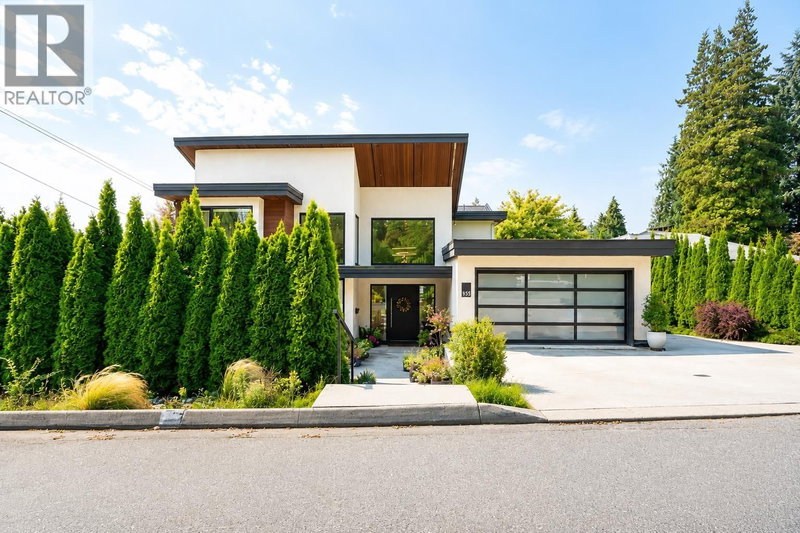 955 FOREST HILLS Drive North Vancouver British Columbia, V7R 1N4 - 7 Bedrooms Home For Sale
