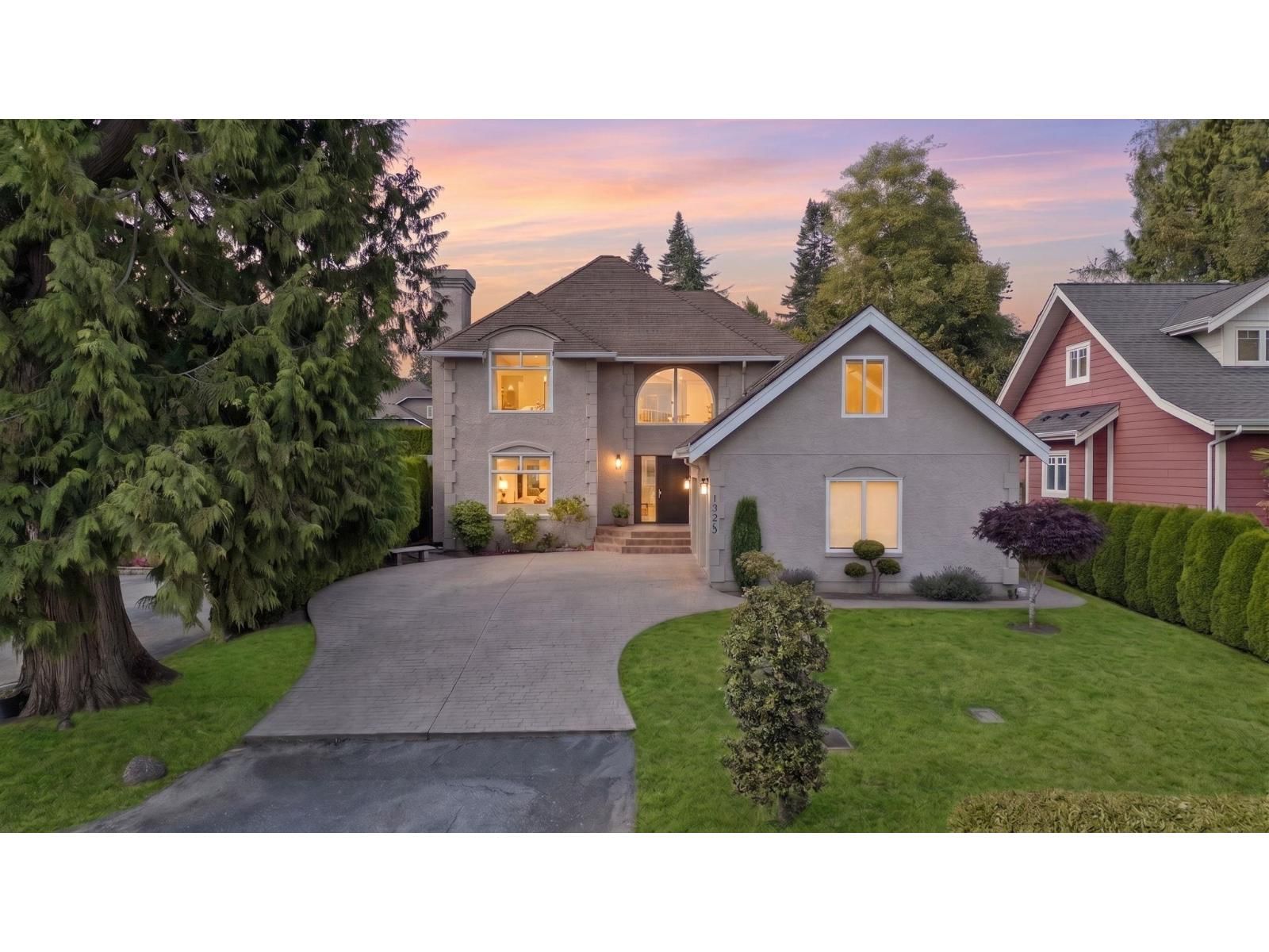 13473 14 Avenue, Surrey, British Columbia V4A 1G8