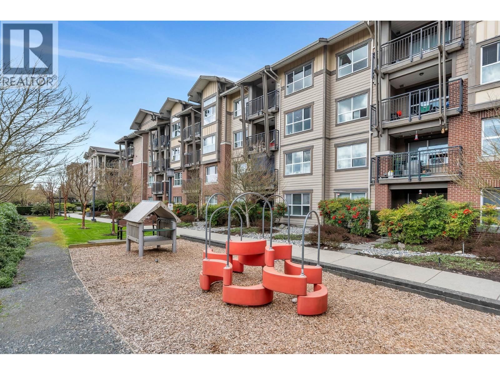 5885 IRMIN Street, Burnaby, British Columbia V5J 0C2