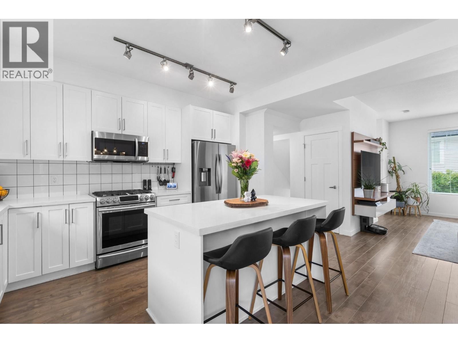11272 240 Street, Maple Ridge, British Columbia V2W 0J8