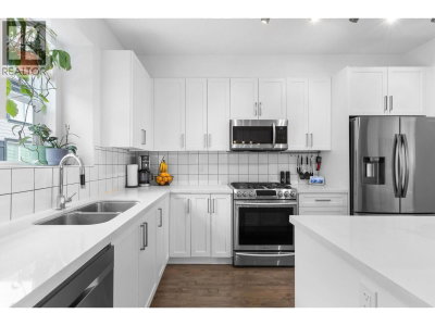 11272 240 Street | Maple Ridge British Columbia | Slide Image Nineteen