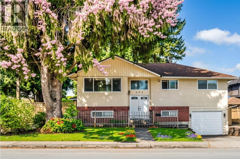 675 DUNCAN Avenue Burnaby British Columbia, V5B 4M1 - 6 Bedrooms Home For Sale