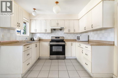 675 DUNCAN Avenue | Burnaby British Columbia | Slide Image Thirteen