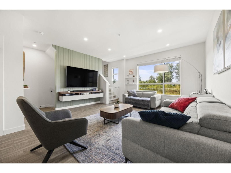 20150 81 Avenue Langley British Columbia, V2Y 3L8 - 4 Bedrooms Condo For Sale