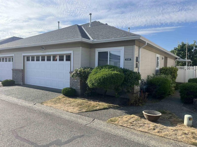 8485 YOUNG Road Chilliwack British Columbia, V2P 7Y7 - 2 Bedrooms Condo For Sale