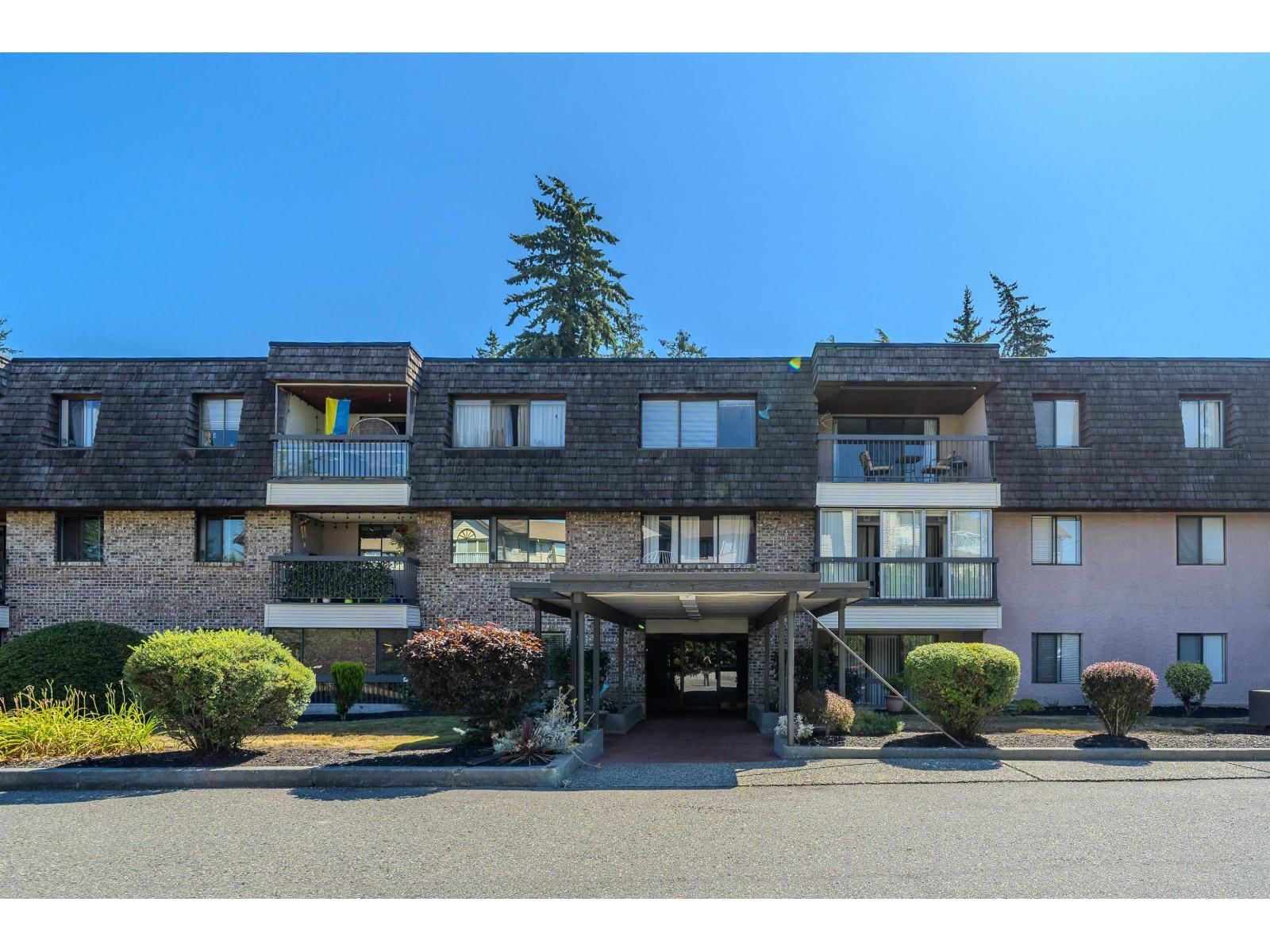 32175 OLD YALE Road, Abbotsford, British Columbia V2T 2C8