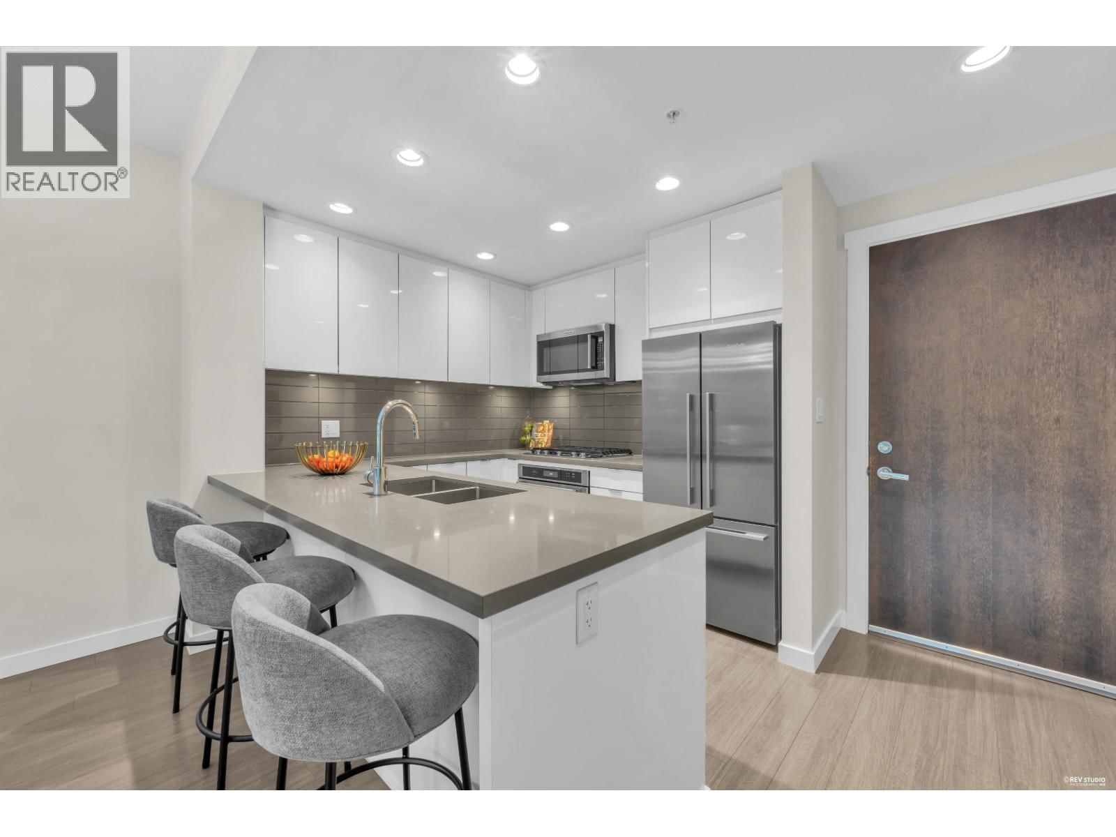 255 1ST Street, North Vancouver, British Columbia V7M 3G8