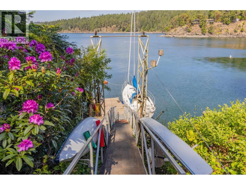 1602 CHART Drive Pender Island British Columbia, V0N 2M2 - 3 Bedrooms Waterfront Home For sale