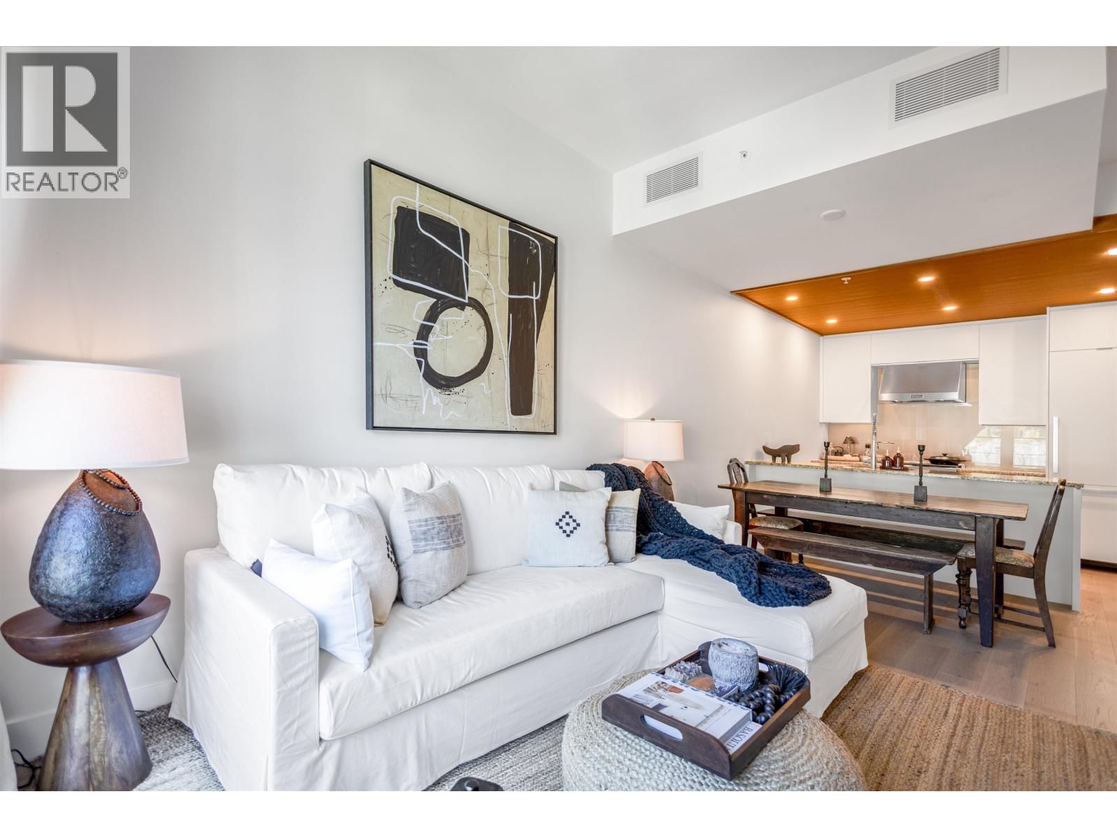 6687 NELSON Avenue, West Vancouver, British Columbia V7W 2B2