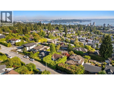 2138 NELSON Avenue | West Vancouver British Columbia | Slide Image Three