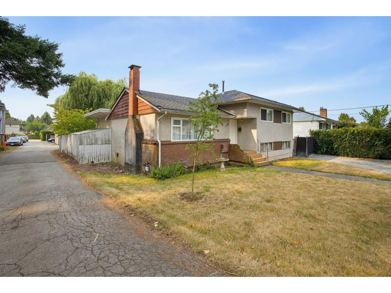 13022 101 Avenue Surrey British Columbia, V3T 1L1 - 4 Bedrooms Home For Sale