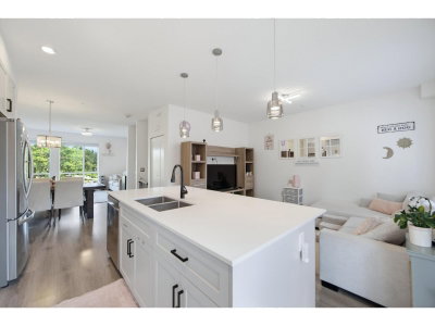 15775 MOUNTAIN VIEW DRIVE Drive | Surrey British Columbia | Slide Image Twelve