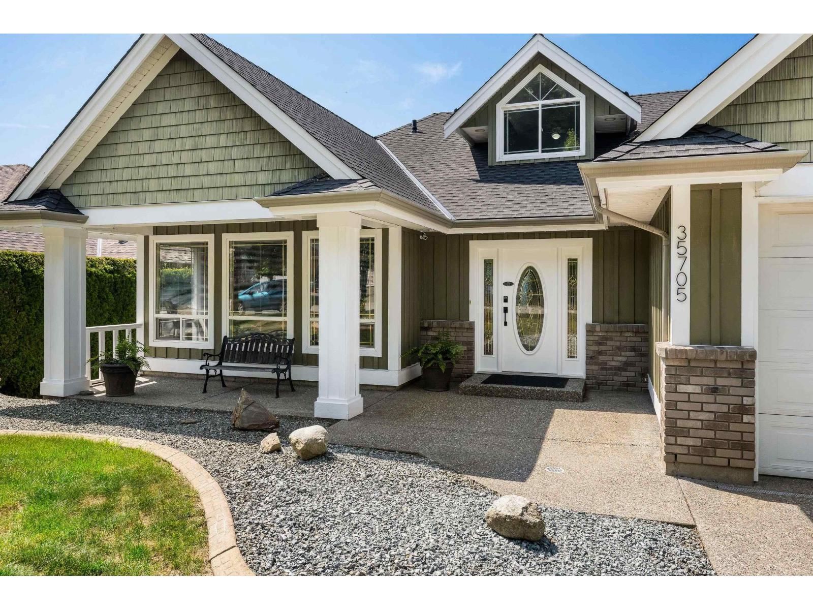 35705 HAWKSVIEW Place, Abbotsford, British Columbia V3G 2Y1