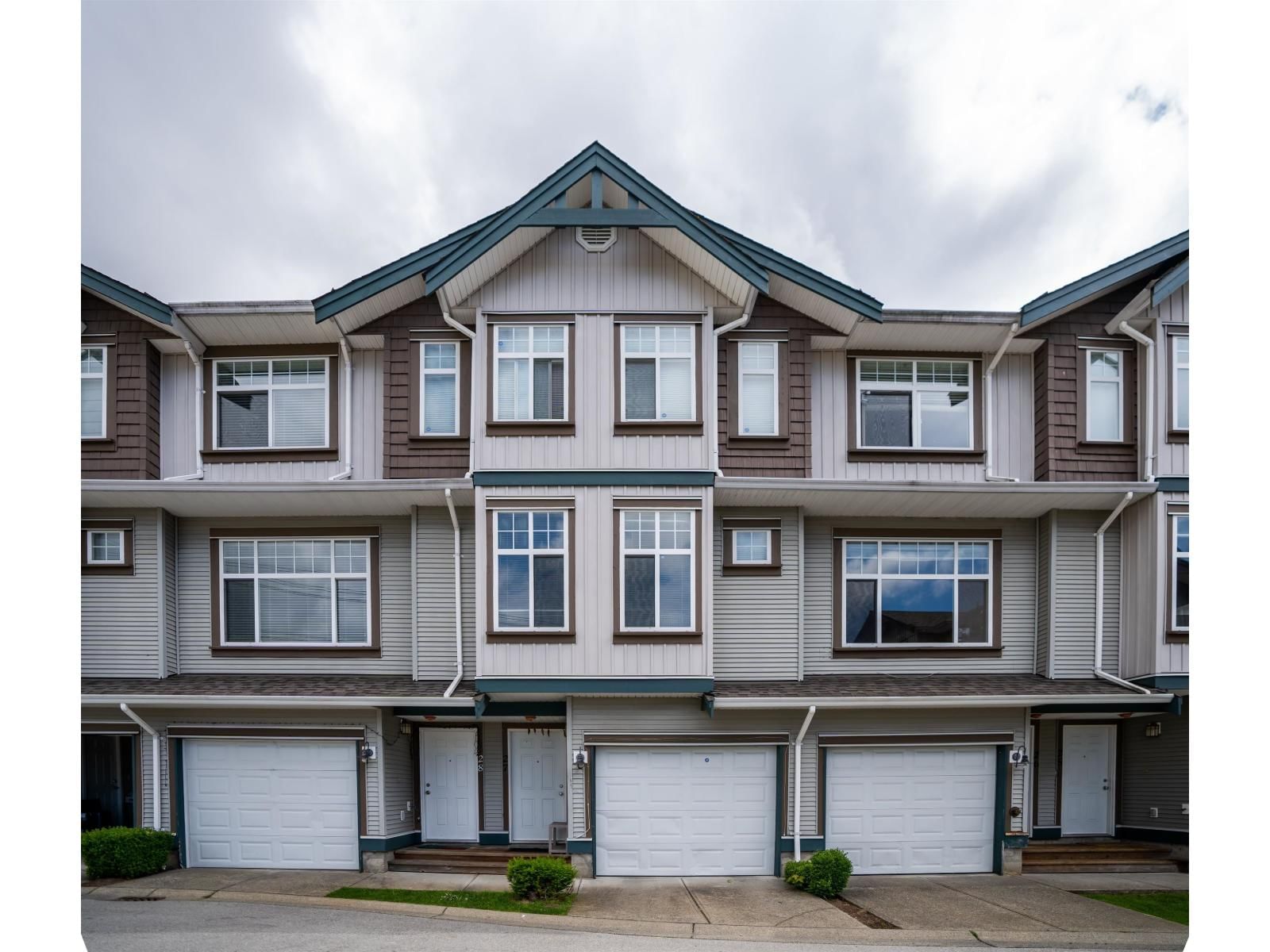 12585 72 Avenue, Surrey, British Columbia V3W 1R9