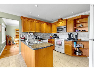 15929 88A Avenue | Surrey British Columbia | Slide Image Ten