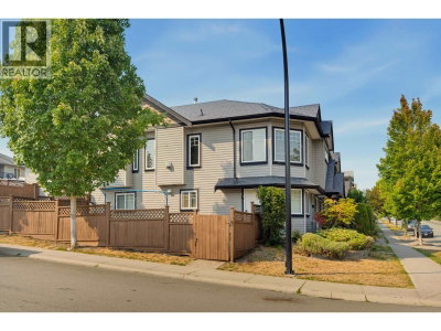 11335 CREEKSIDE Street | Maple Ridge British Columbia | Slide Image Three