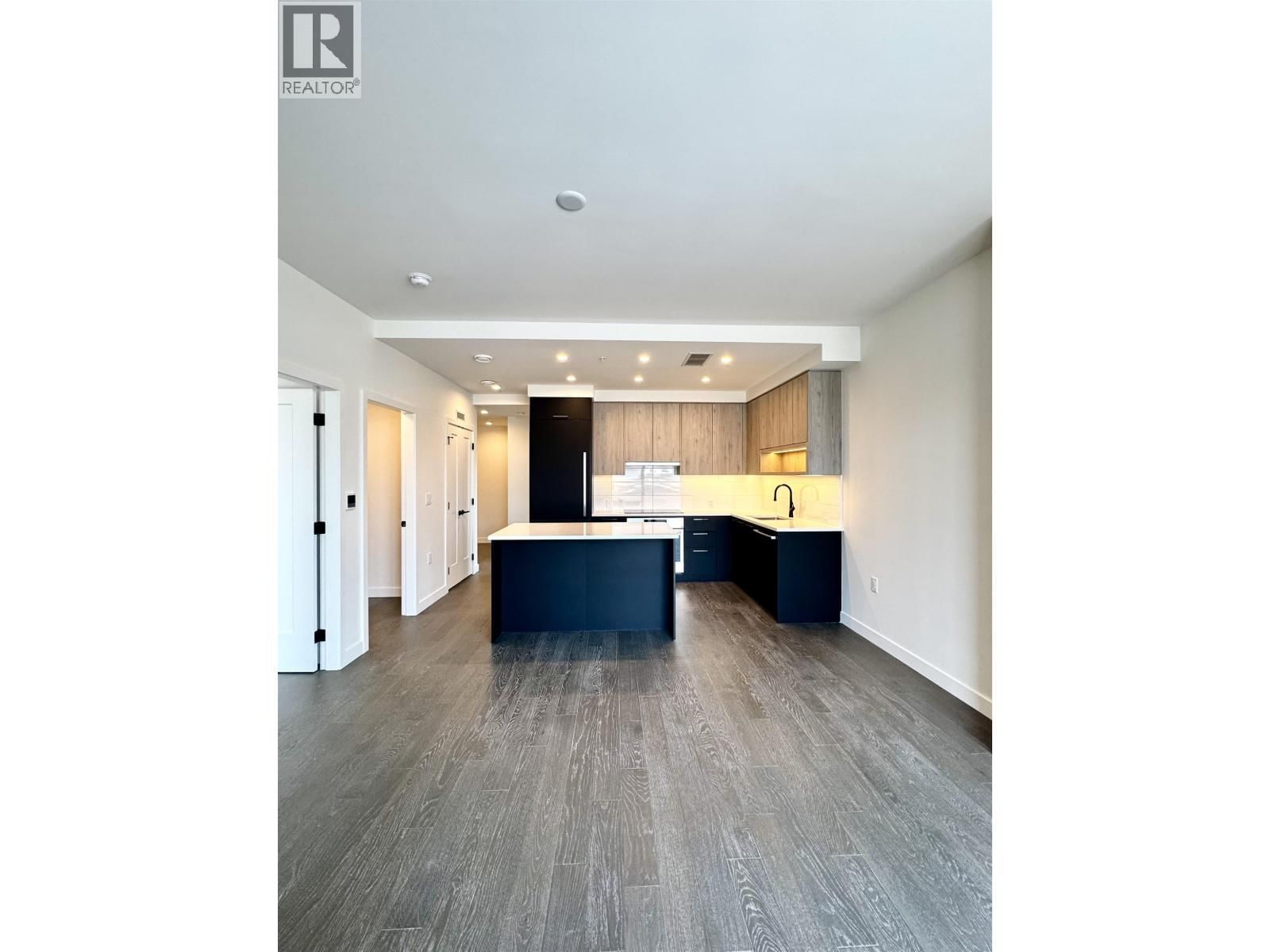 8398 OAK Street, Vancouver, British Columbia V6P 0L9