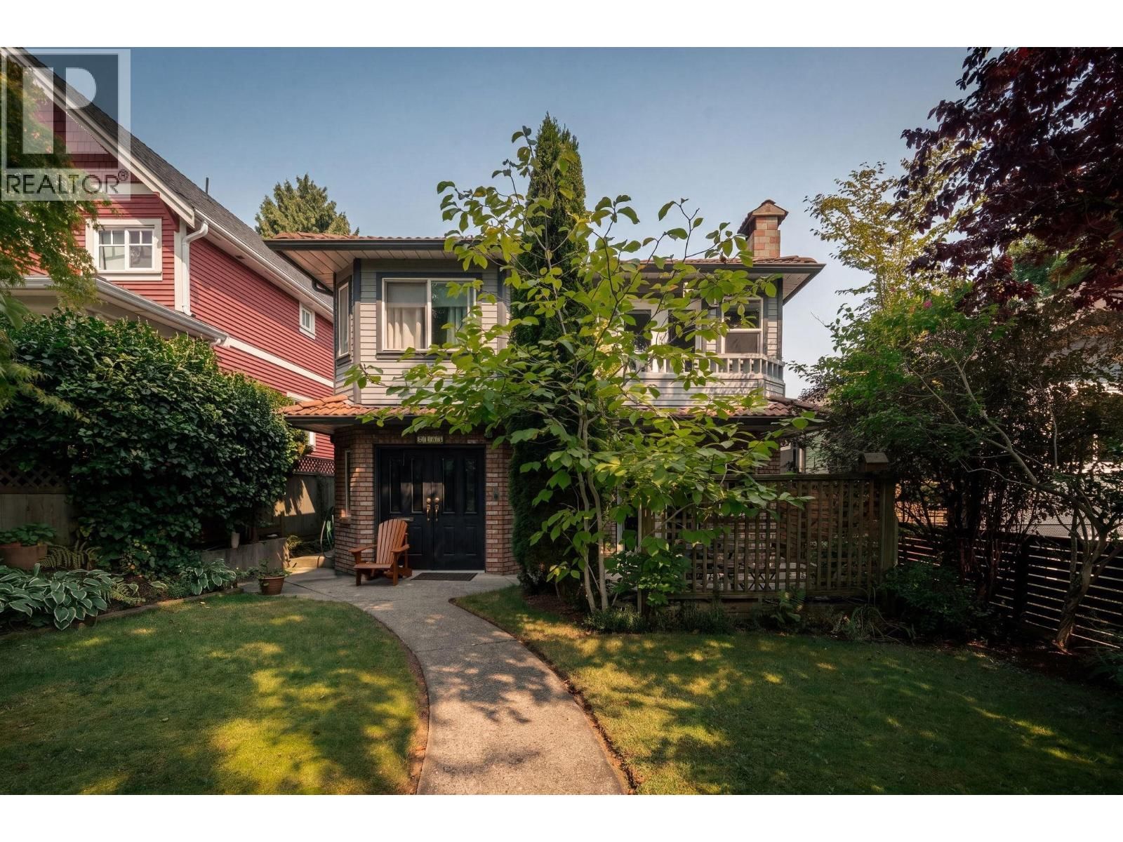 2183 NAPIER Street, Vancouver, British Columbia V5L 2P1