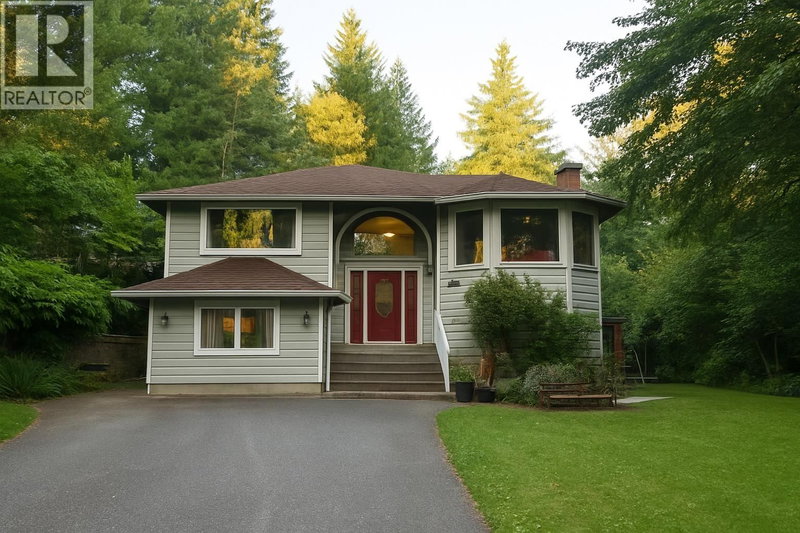 13516 232 Street Maple Ridge British Columbia, V4R 2R5 - 6 Bedrooms Home For Sale