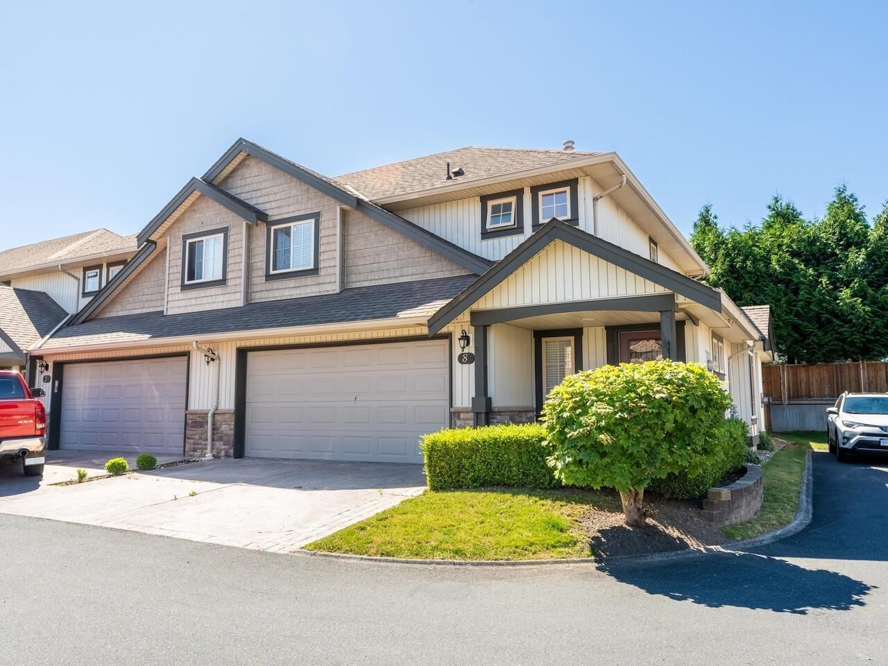6449 BLACKWOOD Lane, Chilliwack, British Columbia V2R 5X5
