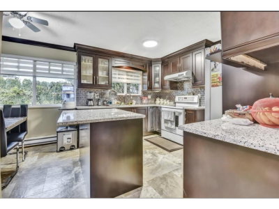 12215 85A Avenue | Surrey British Columbia | Slide Image Nine