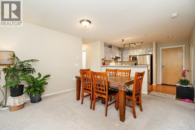 400 KLAHANIE Drive | Port Moody British Columbia | Slide Image Twelve