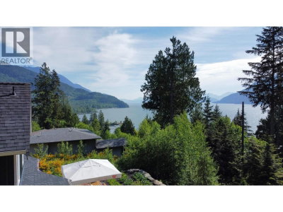 685 COPPER Drive | Squamish British Columbia | Slide Image Ten