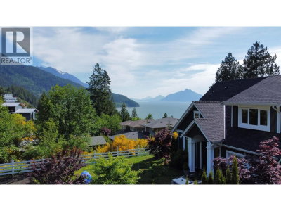 685 COPPER Drive | Squamish British Columbia | Slide Image Fourteen