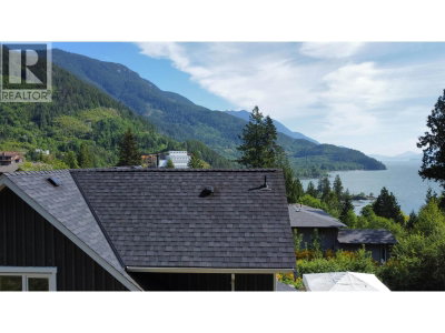 685 COPPER Drive | Squamish British Columbia | Slide Image Nineteen