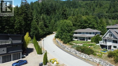 685 COPPER Drive | Squamish British Columbia | Slide Image Nine