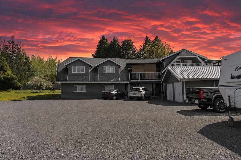 25412 58 Avenue Langley British Columbia, V4W 1G7 - 6 Bedrooms Home For Sale