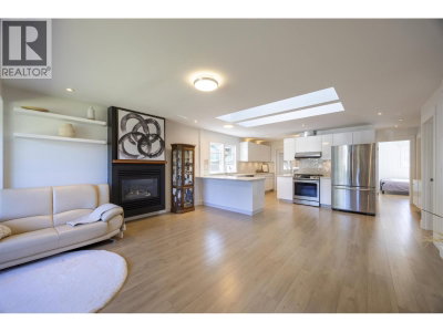 931 SPERLING Avenue | Burnaby British Columbia | Slide Image Four