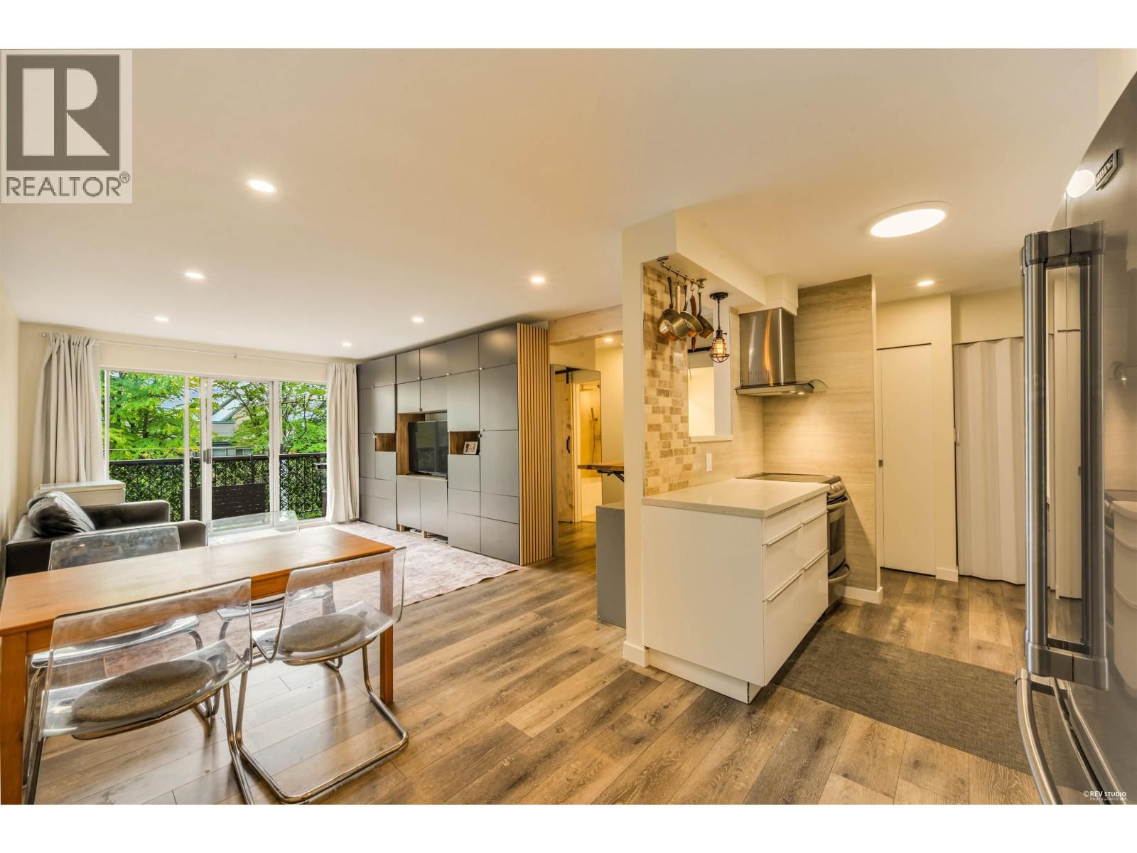 428 AGNES Street, New Westminster, British Columbia V3L 1G1