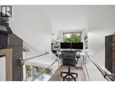 5781 CRANLEY Drive | West Vancouver British Columbia | Slide Image Twenty-seven