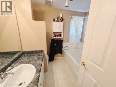 2646 THAMES Crescent | Port Coquitlam British Columbia | Slide Image Twelve