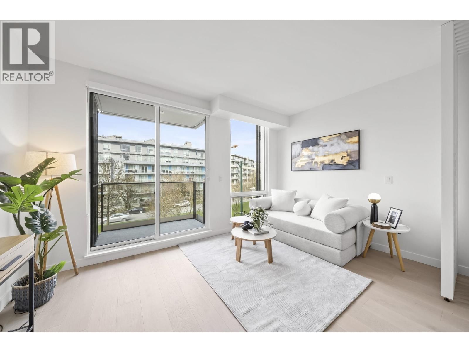 5212 CAMBIE Street, Vancouver, British Columbia V5Z 2Z7