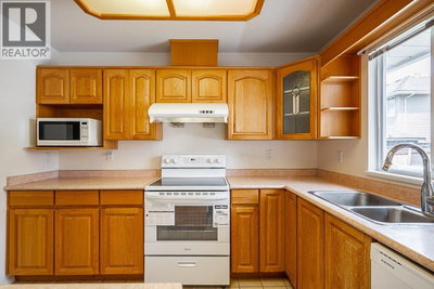 3315 EL CASA Court | Coquitlam British Columbia | Slide Image Nine