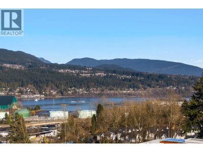 2002 ST. GEORGE Street | Port Moody British Columbia | Slide Image Two