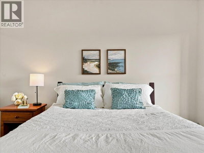 3629 DEERCREST Drive | North Vancouver British Columbia | Slide Image Seventeen