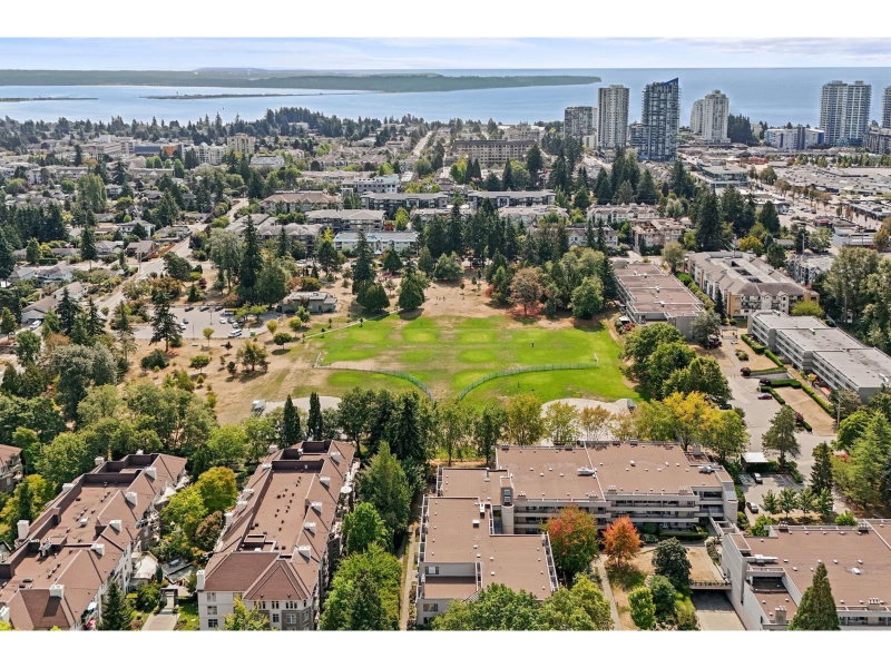 15313 19 Avenue Surrey British Columbia, V4A 1X6 - 2 Bedrooms Condo For Sale