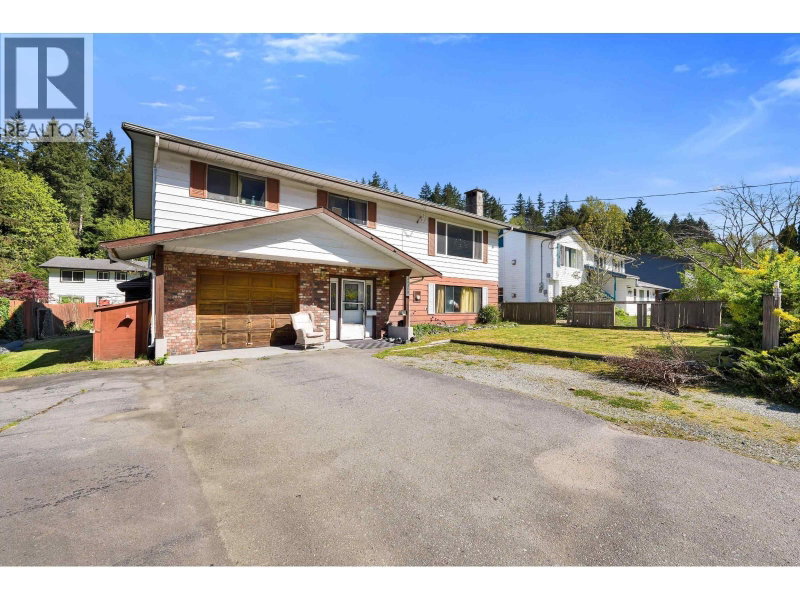 38319 WESTWAY Avenue Squamish British Columbia, V8B 0W6 - 4 Bedrooms Home For Sale