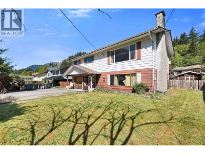 38319 WESTWAY Avenue | Squamish British Columbia | Slide Image Three
