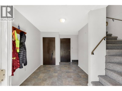 38319 WESTWAY Avenue | Squamish British Columbia | Slide Image Four