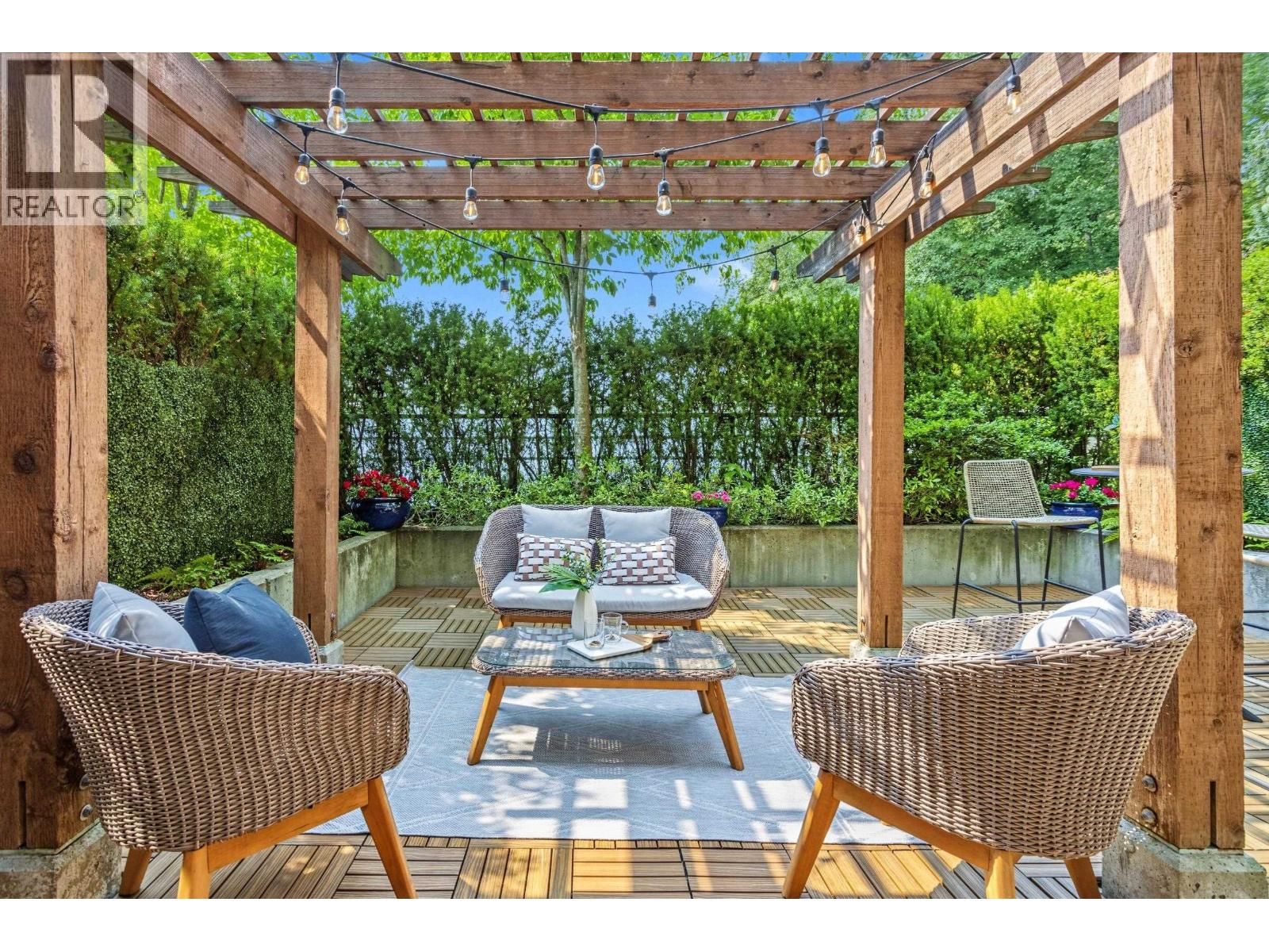 1677 LLOYD Avenue, North Vancouver, British Columbia V7P 0B1