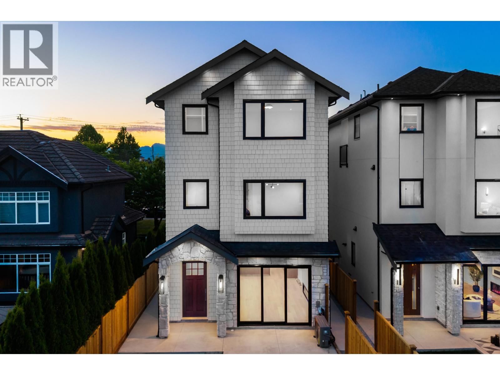 6682 NAPIER Street, Burnaby, British Columbia V5B 2C3