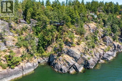 3803 CUTLASS Court | Pender Island British Columbia | Slide Image Five