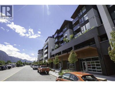 37881 CLEVELAND Avenue | Squamish British Columbia | Slide Image Twelve