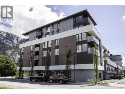 37881 CLEVELAND Avenue | Squamish British Columbia | Slide Image Thirteen