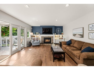 14972 81A Avenue | Surrey British Columbia | Slide Image Nine