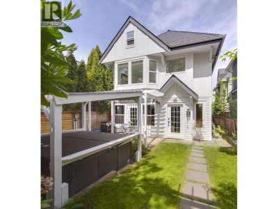 2977 6TH Avenue | Vancouver British Columbia | Slide Image One